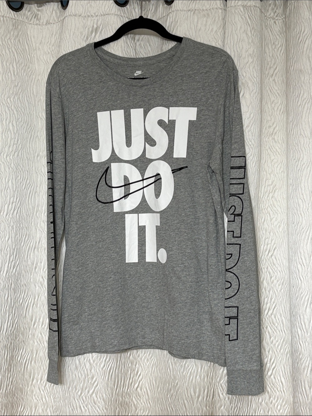 Nike Long Sleeve T-Shirt Grey Just Do It Graphic Print Long Sleeve-Size Medium